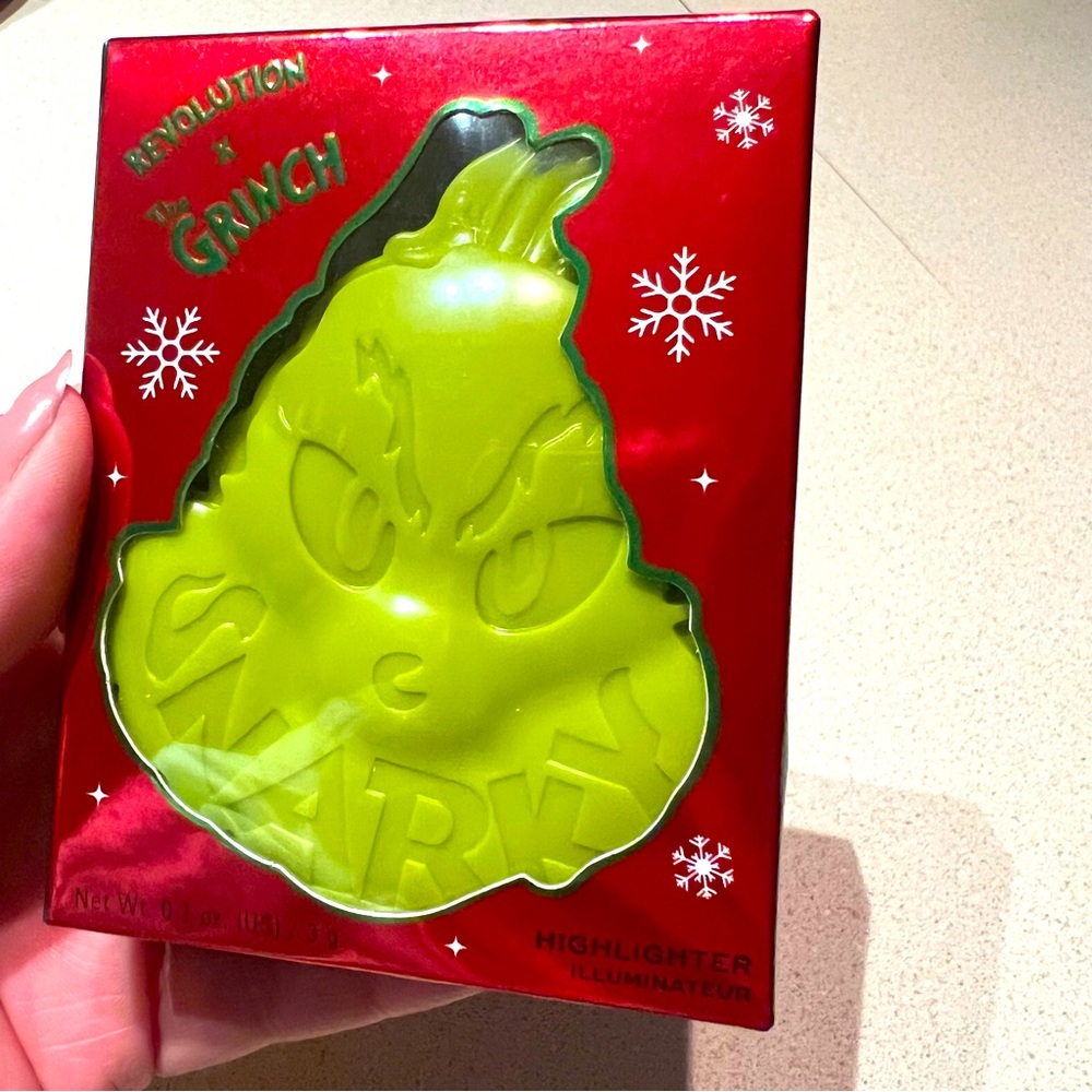 Makeup Revolution Dr. Seuss The Grinch highlighter color “Snarky” NWT